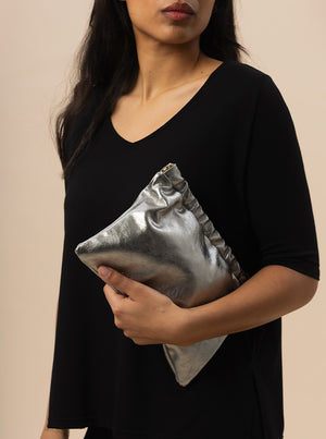 POCHETTE IN PELLE LAMINATA
