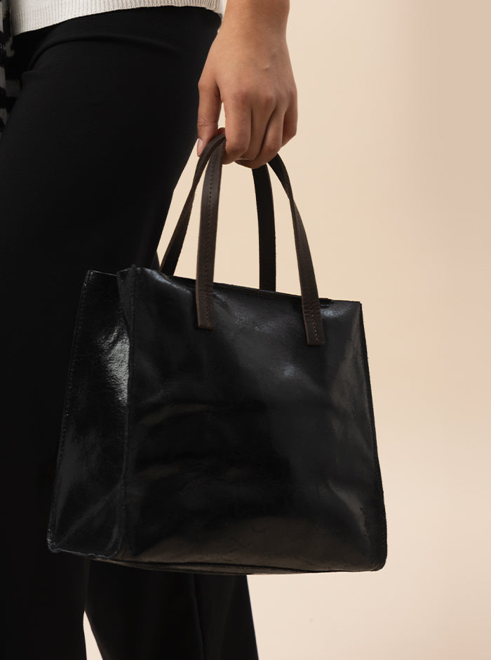 SHOPPER IN PELLE LAMINATA IN 3 COLORI