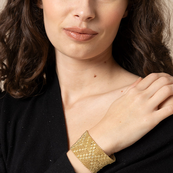 Bracciale rigido in oro per le donne delicato strato impilabile