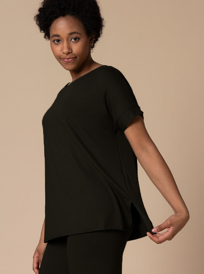 T-SHIRT CON SPACCHETTI  NERA