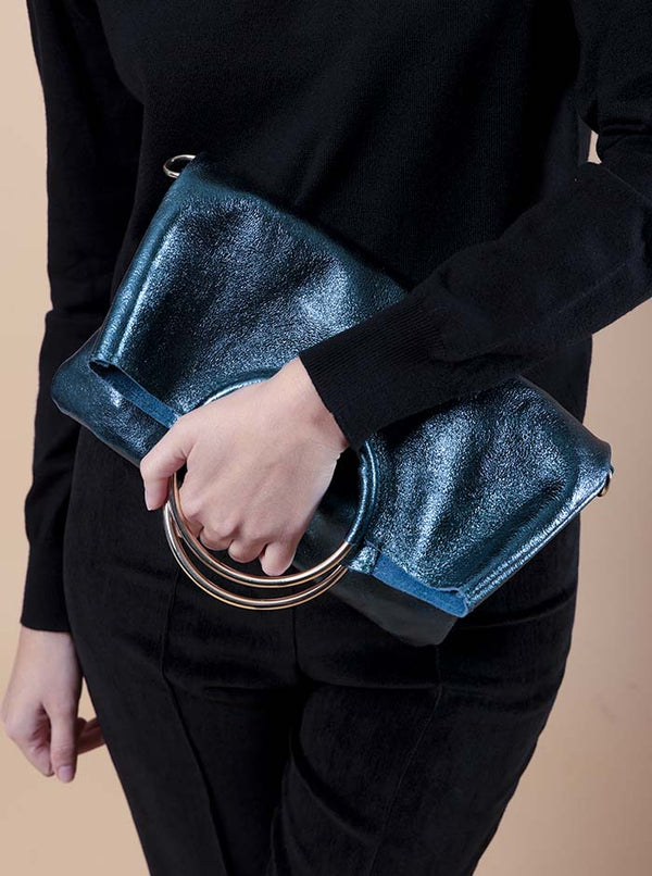 BORSA ANELLI IN PELLE LAMINATA IN  2 COLORI