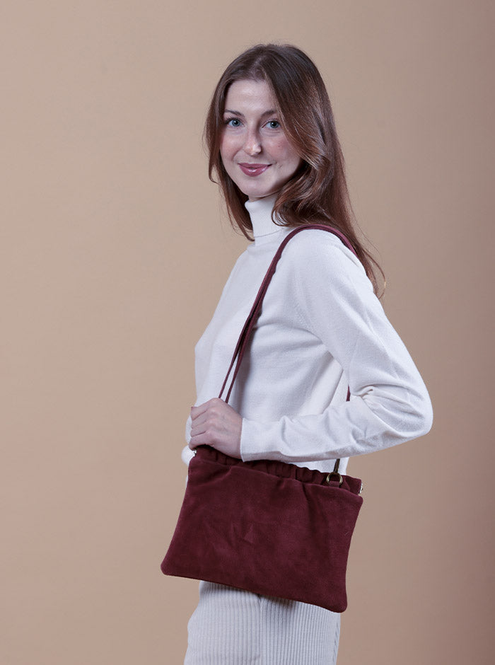 POCHETTE IN PELLE SCAMOSCIATA IN 4 COLORI