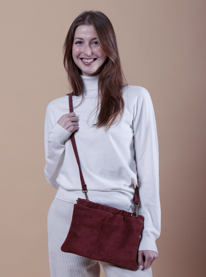 POCHETTE IN PELLE SCAMOSCIATA IN 4 COLORI