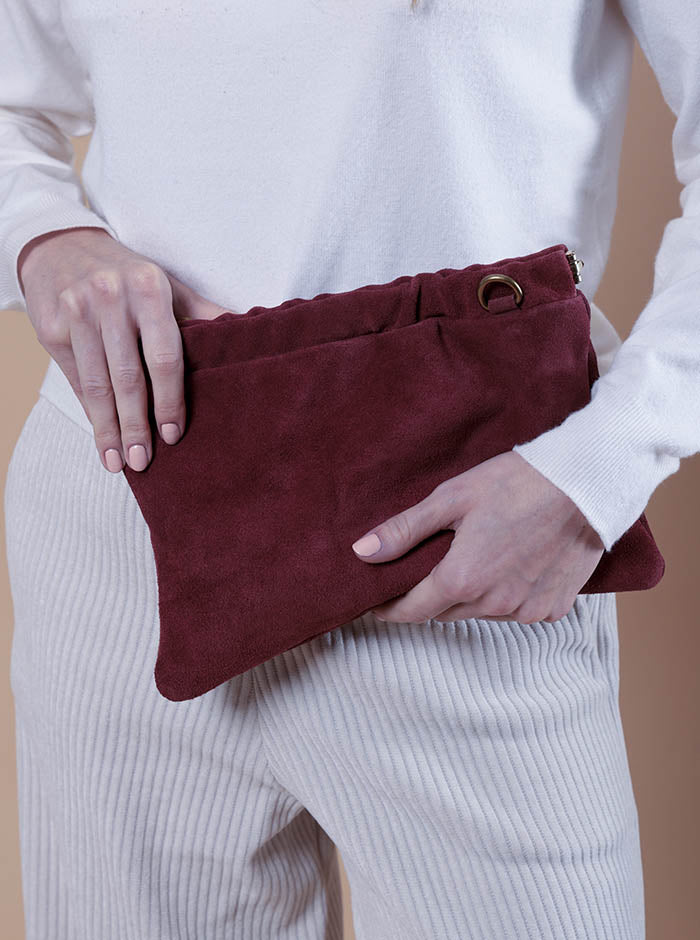 POCHETTE IN PELLE SCAMOSCIATA IN 4 COLORI