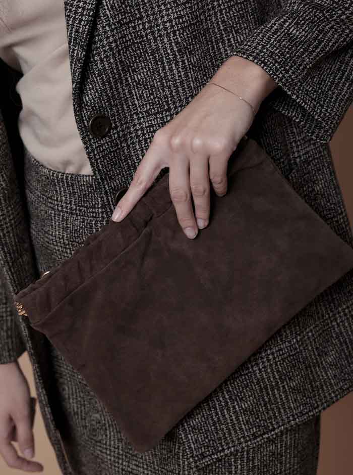 POCHETTE IN PELLE SCAMOSCIATA IN 4 COLORI