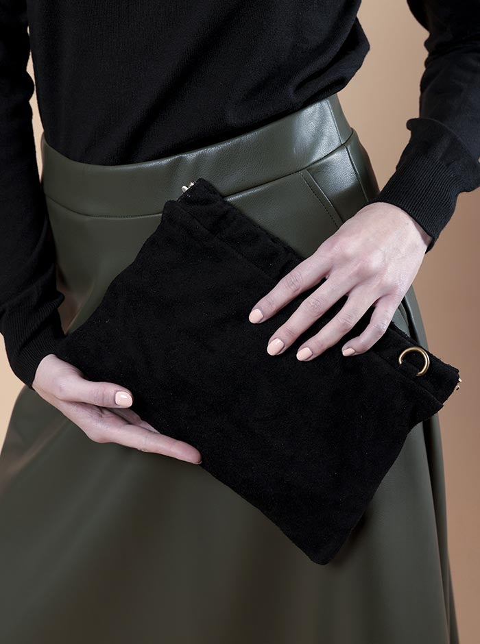 POCHETTE IN PELLE SCAMOSCIATA IN 4 COLORI