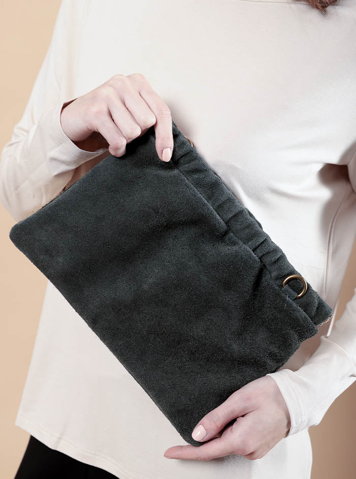 POCHETTE IN PELLE SCAMOSCIATA IN 4 COLORI