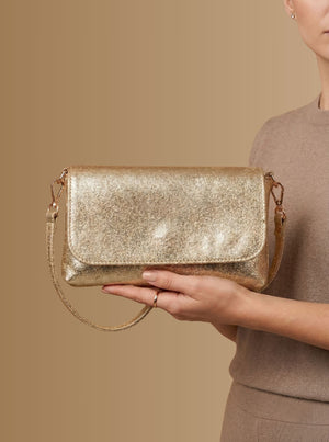 POCHETTE VENUS IN PELLE LAMINATA IN 4 COLORI