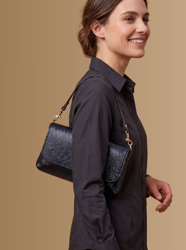 POCHETTE VENUS IN PELLE LAMINATA IN 4 COLORI